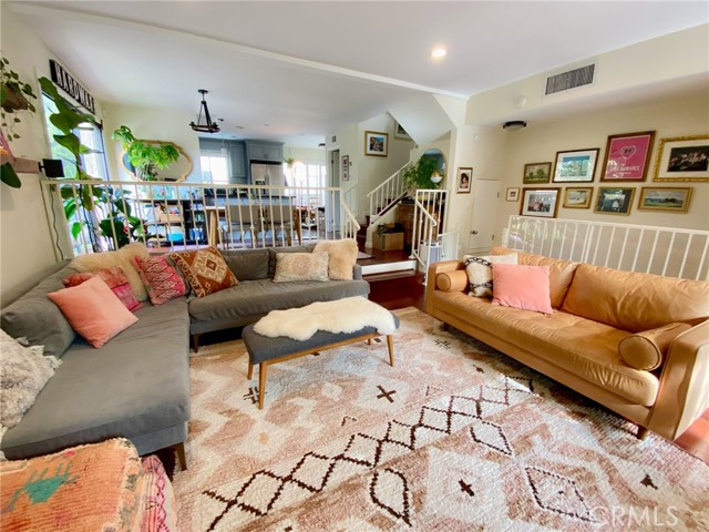 Detail Gallery Image 2 of 26 For 4218 Troost #15,  Studio City,  CA 91604 - 3 Beds | 3 Baths