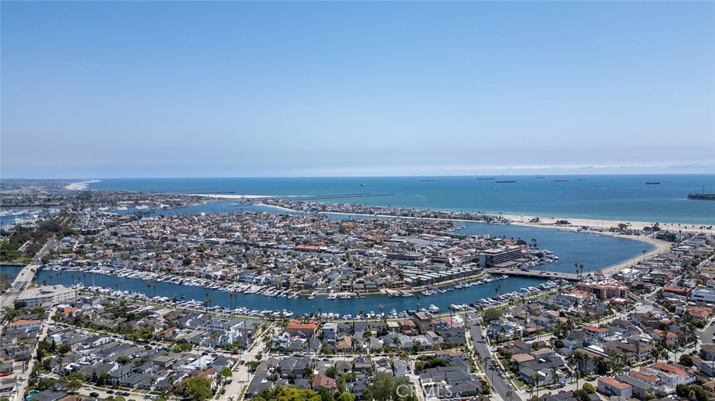 https://media.crmls.org/medias/e35891a9-811c-4ee4-bf98-5714d2eaf96b.jpg?preset=X-Large