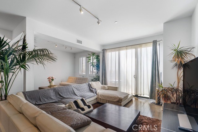 Detail Gallery Image 6 of 25 For 1817 Prosser Ave #503,  Los Angeles,  CA 90025 - 2 Beds | 2 Baths