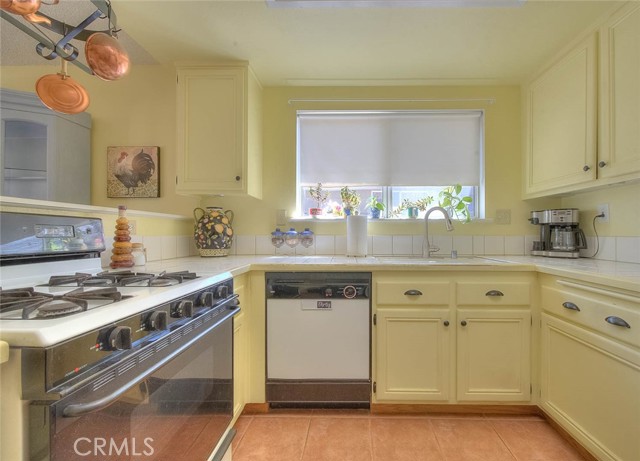 Detail Gallery Image 12 of 49 For 12437 Goldstone, Victorville,  CA 92392 - 3 Beds | 2 Baths