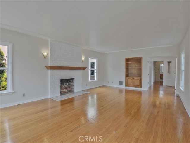 1017 Cordova Avenue, Glendale CA: https://media.crmls.org/medias/e358f821-d039-4cd8-966c-af24e4afd80a.jpg