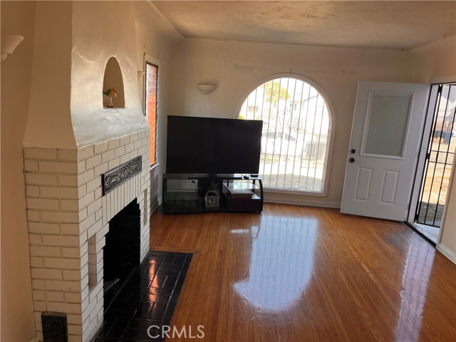 Detail Gallery Image 11 of 25 For 716 W 105th St, Los Angeles,  CA 90044 - 3 Beds | 1 Baths