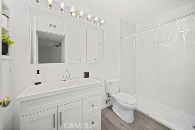 Detail Gallery Image 17 of 23 For 9714 Sepulveda Bld #202,  North Hills,  CA 91343 - 2 Beds | 2 Baths