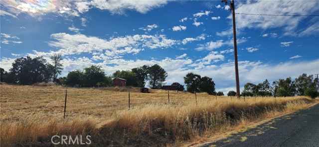 109 Summit Avenue, Oroville CA: https://media.crmls.org/medias/e359a757-aed6-40df-b98b-aa3f079c9f41.jpg