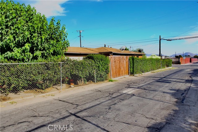 998 W 10th Street, San Bernardino CA: https://media.crmls.org/medias/e359ef6b-a72f-475c-bf1a-3d657e7c637b.jpg