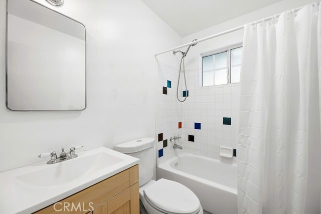 https://media.crmls.org/medias/e35bcdee-9463-461a-ab8c-6e5407117cc6.jpg?preset=X-Large