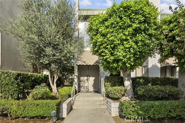 Detail Gallery Image 3 of 50 For 5305 White Oak Ave #K,  Encino,  CA 91316 - 3 Beds | 3 Baths