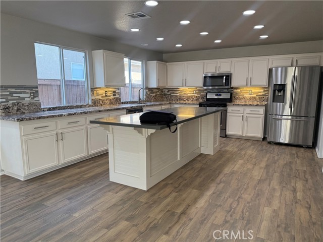 23100 Harbor Seal Court, Wildomar CA: https://media.crmls.org/medias/e35d65dd-59e8-4bc3-adaa-538d70129fdc.jpg
