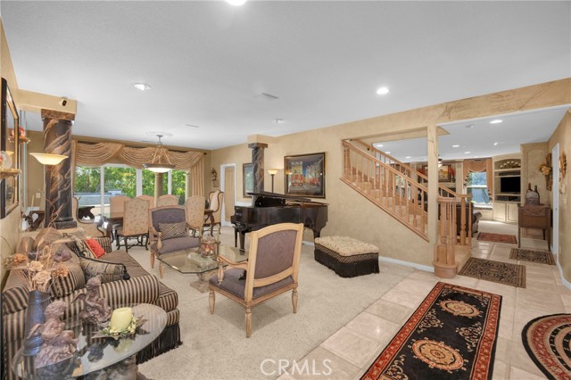 Detail Gallery Image 10 of 73 For 9902 Lapworth, Huntington Beach,  CA 92646 - 4 Beds | 5 Baths