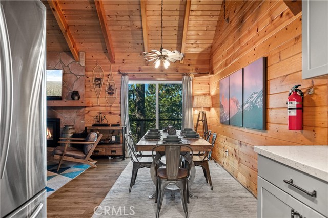 33003 Juniper Lane, Green Valley Lake CA: https://media.crmls.org/medias/e35e885f-737d-425b-80fd-6d2f3854ab93.jpg