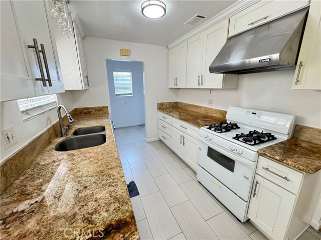 20608 Hawaiian Avenue, Lakewood CA: https://media.crmls.org/medias/e35ec925-3064-4d8d-a194-e39b2856ef5c.jpg