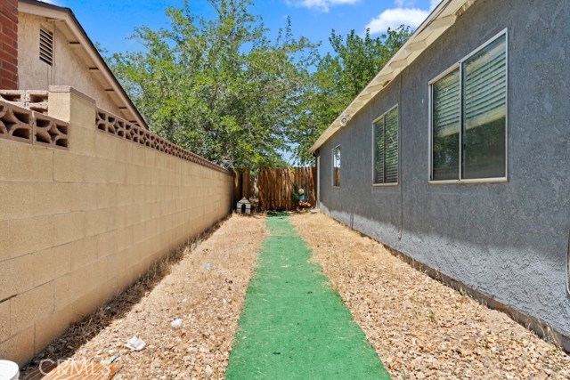2235 W Avenue K14, Lancaster CA: https://media.crmls.org/medias/e35f8113-29ff-4d17-8481-7bf84f909b57.jpg