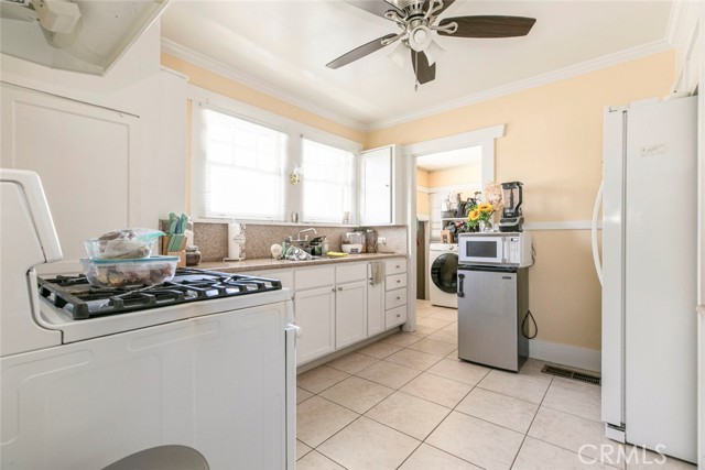 408 E Del Mar Boulevard, Pasadena CA: https://media.crmls.org/medias/e3600a92-b926-45d3-b404-ef2f296cd033.jpg