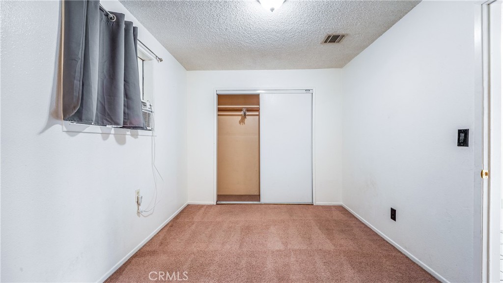 https://media.crmls.org/medias/e3603c30-6608-42e2-b1a9-f10b60fcc738.jpg?preset=X-Large