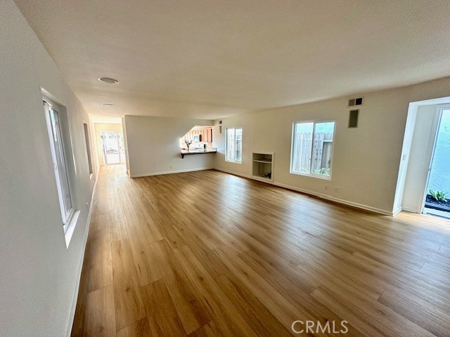 Detail Gallery Image 5 of 14 For 111 Alabama, Huntington Beach,  CA 92648 - 3 Beds | 2/1 Baths