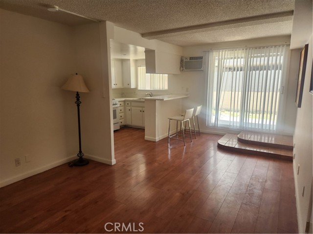 Detail Gallery Image 3 of 15 For 14301 Addison St #C,  Sherman Oaks,  CA 91423 - 0 Beds | 1 Baths