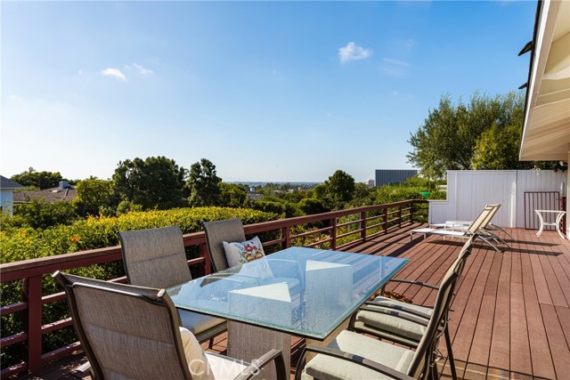 2815 Blue Water Drive, Corona del Mar CA: https://media.crmls.org/medias/e361112e-d58c-4337-9270-abce27107c8c.jpg