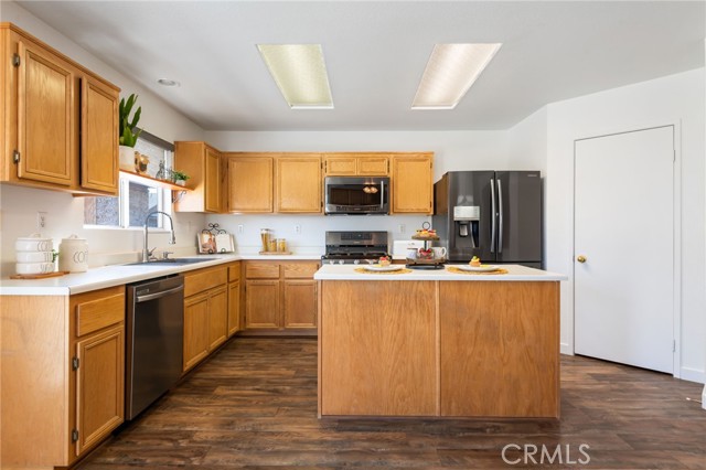 Detail Gallery Image 10 of 38 For 13293 Spicewood Ct, Victorville,  CA 92392 - 4 Beds | 2 Baths