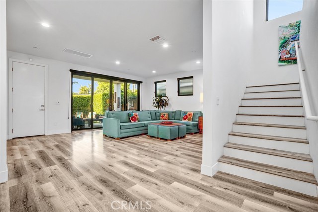 Detail Gallery Image 11 of 29 For 221 Attica, Long Beach,  CA 90803 - 5 Beds | 4 Baths