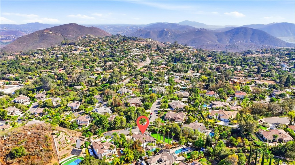 https://media.crmls.org/medias/e3629a5d-1dd9-4854-9027-5e075635d5fb.jpg?preset=X-Large