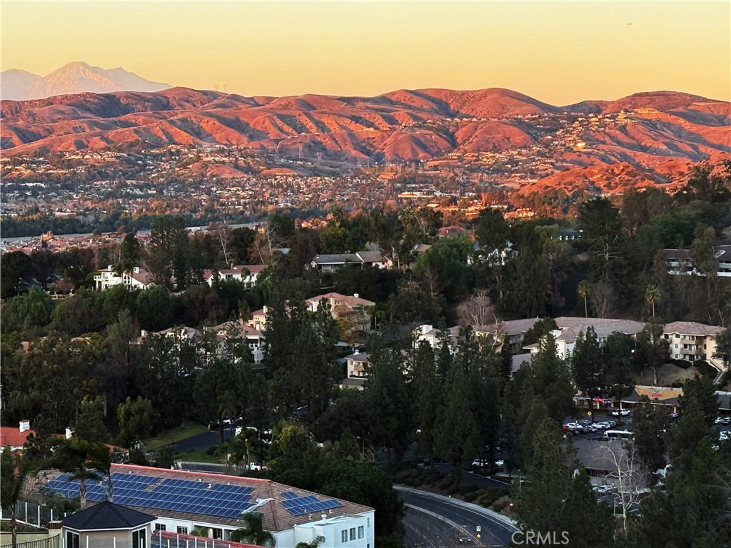 https://media.crmls.org/medias/e362a698-d025-4b8c-922e-bb5e4b50679c.jpg?preset=X-Large