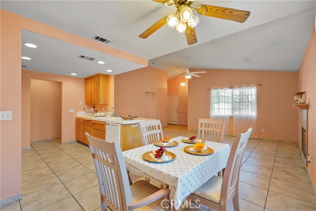 Detail Gallery Image 3 of 38 For 325 W 8th St, Perris,  CA 92570 - 3 Beds | 2 Baths