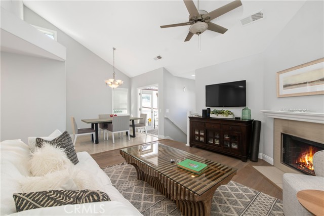 Detail Gallery Image 6 of 33 For 608 Poinsettia Ave #B,  Corona Del Mar,  CA 92625 - 2 Beds | 2 Baths