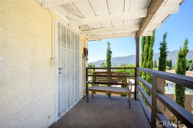 Detail Gallery Image 4 of 25 For 2526 Foothill Bld #1/2,  La Crescenta,  CA 91214 - 2 Beds | 1 Baths