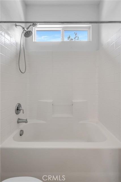 33736 Emerald Creek Court, Temecula CA: https://media.crmls.org/medias/e3642599-4f9c-42a5-87ef-de38b0e8f835.jpg