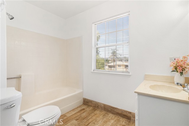 8305 Pioneer Drive, Bakersfield CA: https://media.crmls.org/medias/e36599ef-255f-4ceb-8e80-1954999d9fc3.jpg