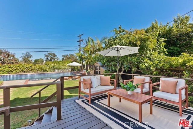 Detail Gallery Image 25 of 29 For 384 N Bonhill Rd, Los Angeles,  CA 90049 - 3 Beds | 3/2 Baths