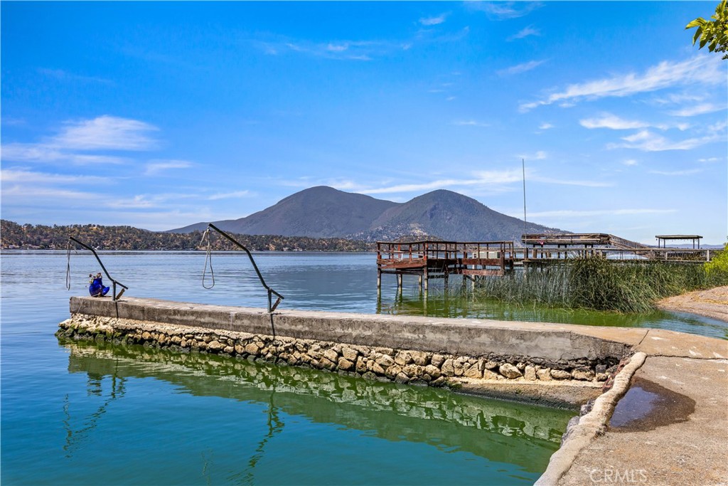 https://media.crmls.org/medias/e366dd5c-464c-47a4-b37a-4f5806fd62b7.jpg?preset=X-Large