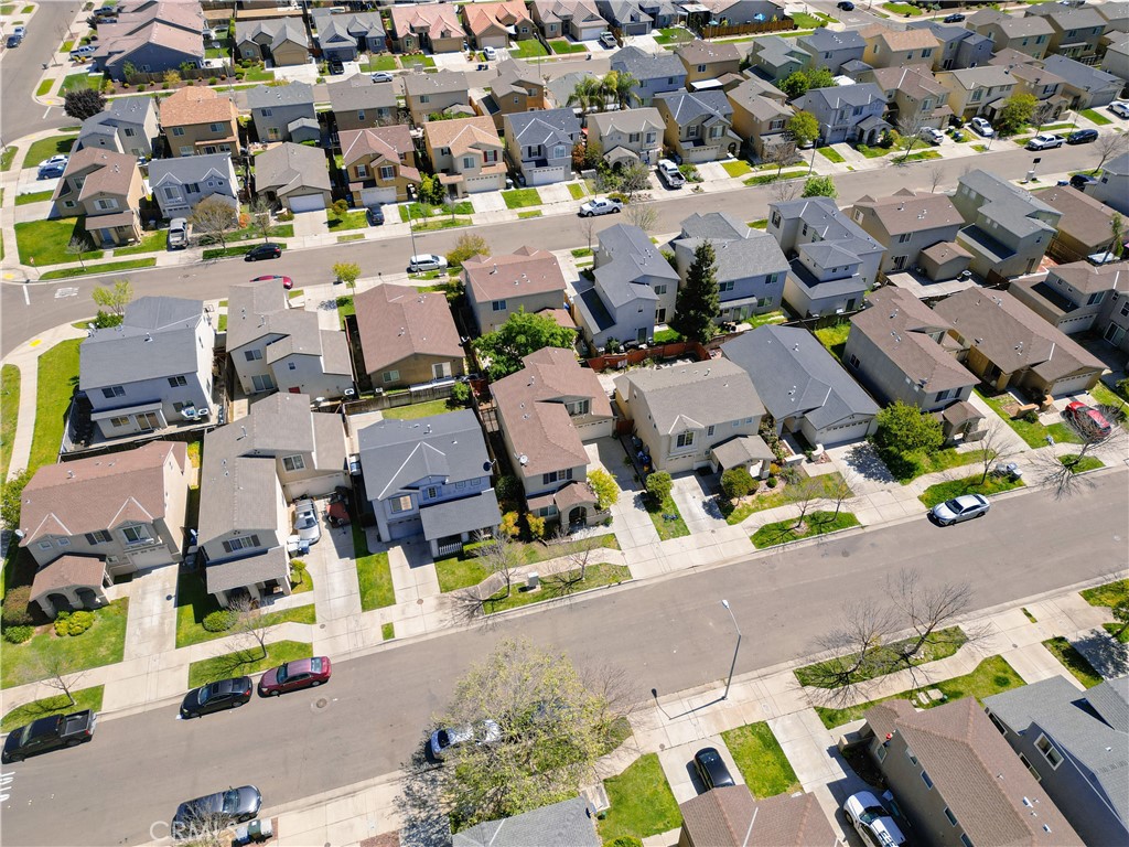 https://media.crmls.org/medias/e36730d7-e89a-4964-a244-21ca28a37e62.jpg?preset=X-Large