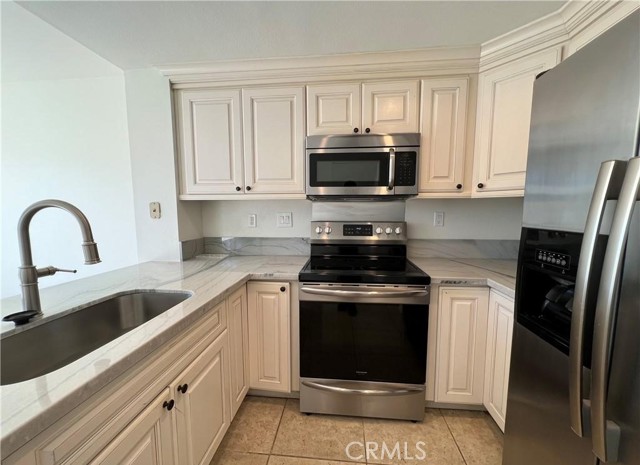 193 Stanford Court, Irvine CA: https://media.crmls.org/medias/e36740d5-1e94-4746-b72c-3d00d3e38ab4.jpg