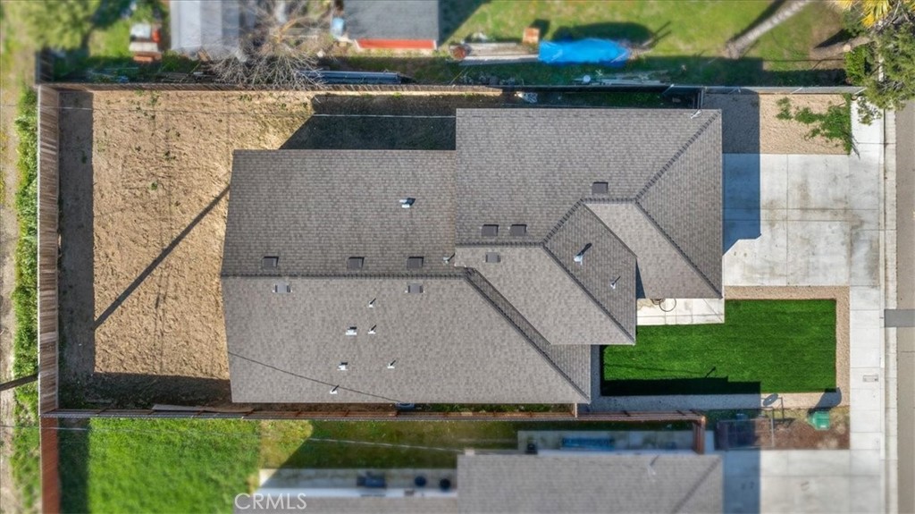 https://media.crmls.org/medias/e368cf4c-81c1-47aa-9f3c-177a87417498.jpg?preset=X-Large
