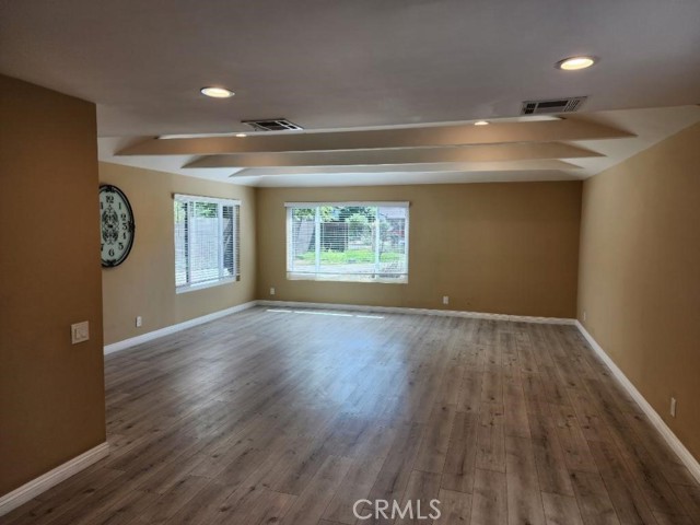 7543 Enfield Avenue, Reseda CA: https://media.crmls.org/medias/e36971e9-063b-4967-a384-15bcc8a4daec.jpg