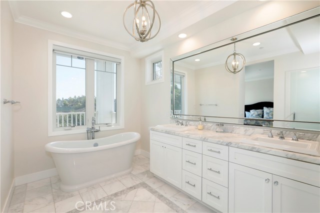 613 Iris Avenue, Corona del Mar CA: https://media.crmls.org/medias/e36a0f8e-74ec-4560-9f50-99601437a604.jpg