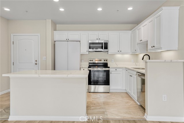 Detail Gallery Image 6 of 26 For 3740 Santa Rosalia Dr #416,  Los Angeles,  CA 90008 - 1 Beds | 1 Baths