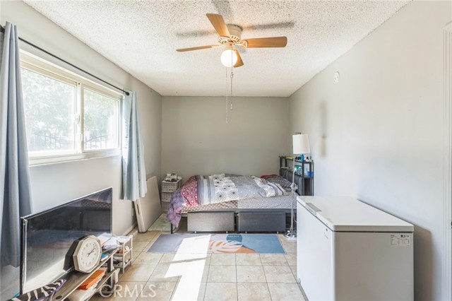 418 N Berlyn Avenue, Ontario CA: https://media.crmls.org/medias/e36b0e55-1752-48c4-ba84-65df01bff3d2.jpg