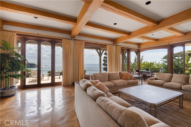 Detail Gallery Image 3 of 39 For 154 Emerald, Laguna Beach,  CA 92651 - 6 Beds | 7/2 Baths