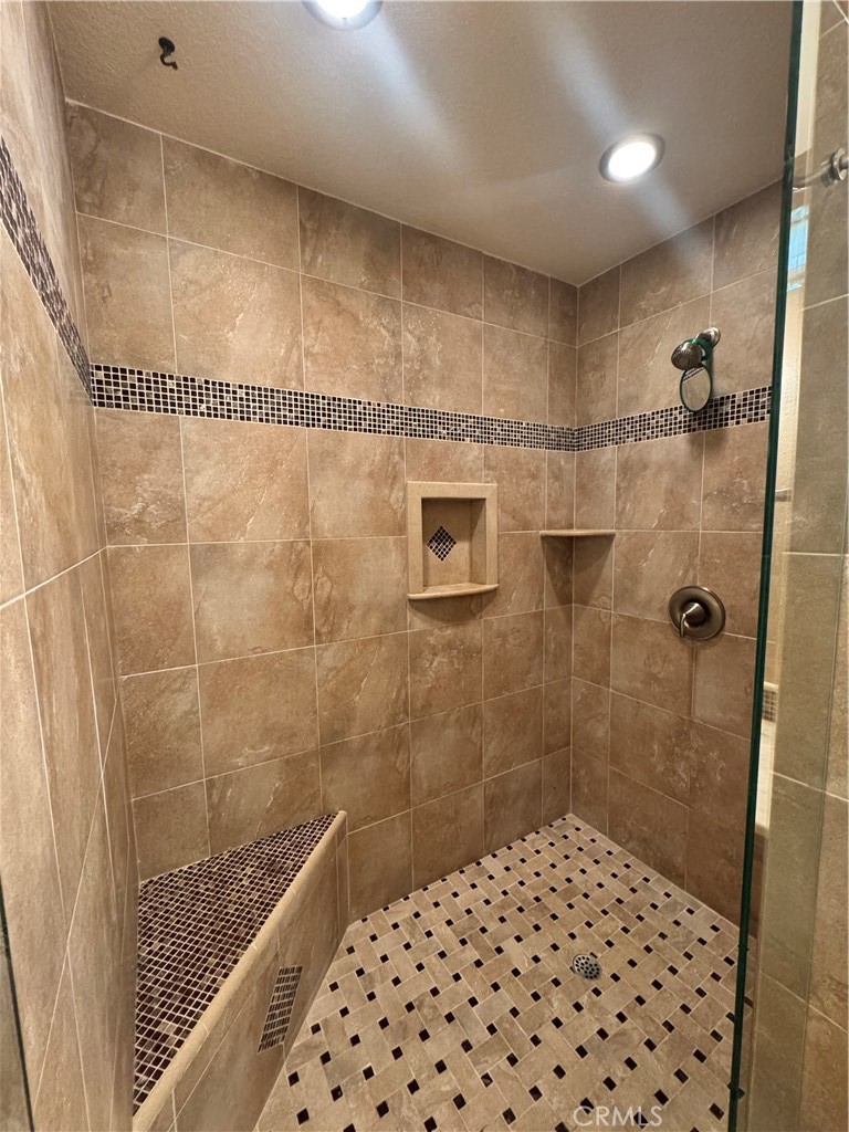 https://media.crmls.org/medias/e36c9dda-96c0-43fa-bd34-2d26941a9177.jpg?preset=X-Large