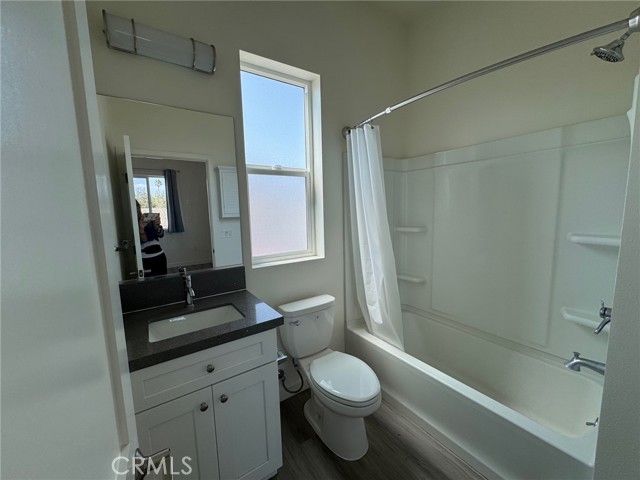 Detail Gallery Image 7 of 18 For 209 1/2 N Serrano Ave, Los Angeles,  CA 90004 - 1 Beds | 1 Baths