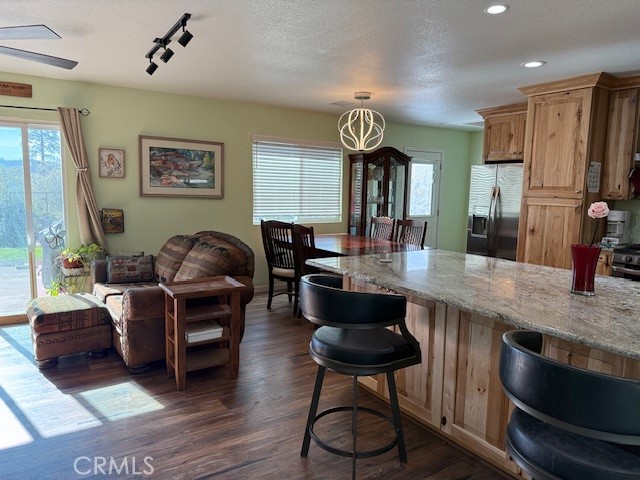 Detail Gallery Image 10 of 67 For 39468 Summit Dr, Oakhurst,  CA 93644 - 4 Beds | 3 Baths