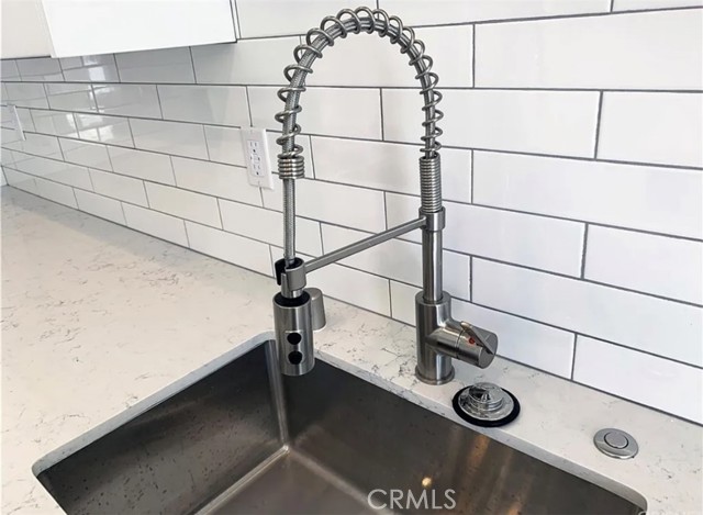 Detail Gallery Image 4 of 20 For 17217 Kittridge, Lake Balboa,  CA 91406 - 3 Beds | 2 Baths