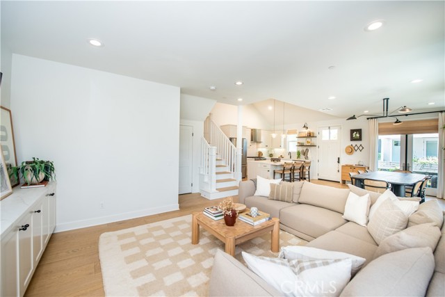 2065 Thurin Street, Costa Mesa CA: https://media.crmls.org/medias/e36d6778-b128-44ba-babf-00187c339985.jpg
