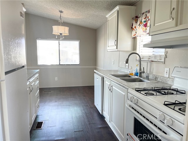 Detail Gallery Image 11 of 20 For 42751 E Florida #32,  Hemet,  CA 92544 - 2 Beds | 2 Baths