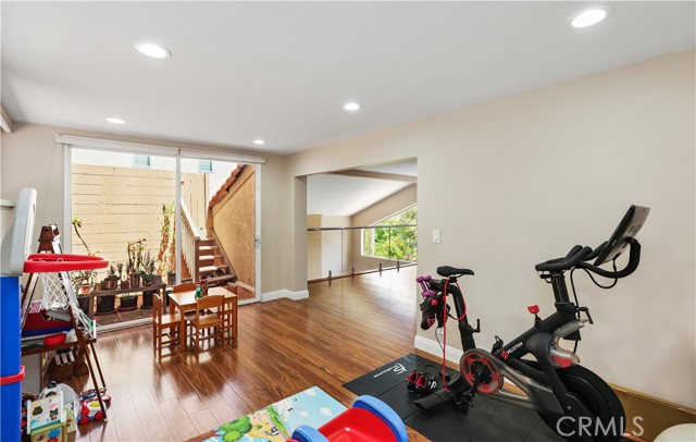 3751 Prestwick Drive, Los Angeles CA: https://media.crmls.org/medias/e36fd930-611e-44d0-9c46-83f81dd1851e.jpg