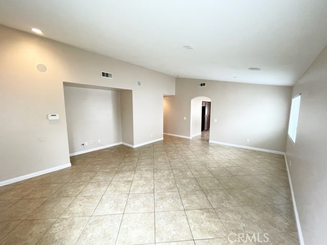 Detail Gallery Image 11 of 63 For 5220 Holstein Way, Jurupa Valley,  CA 92509 - 3 Beds | 2 Baths