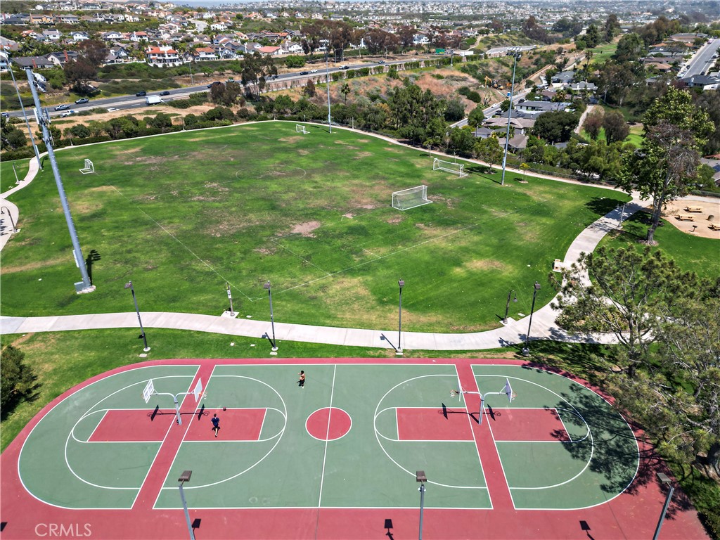 https://media.crmls.org/medias/e370794d-dde0-4045-9b57-2a1b78535656.jpg?preset=X-Large