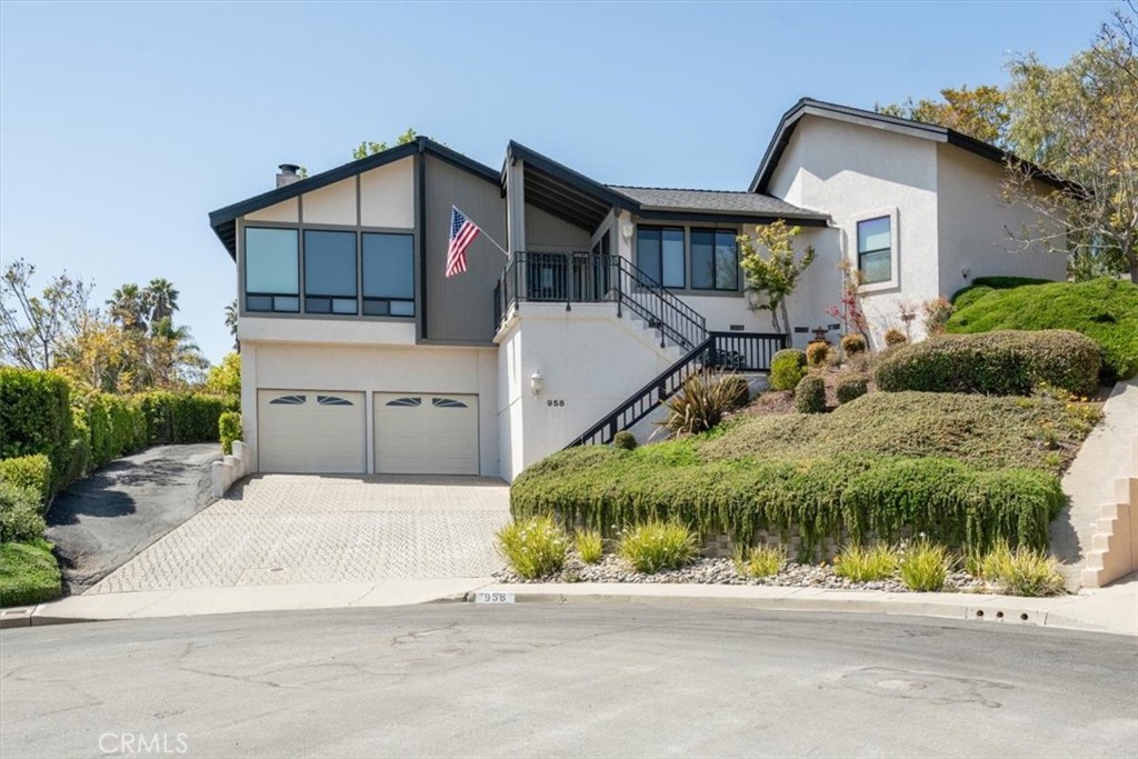 958 Skyline Drive